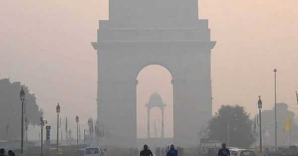 Delhi Gate with air pollution