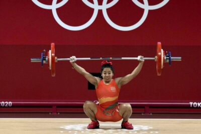 mirabai chanu wins silver in weightlifting