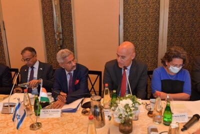 s jaishankar urges israeli businesses to look for investment opportunities in india