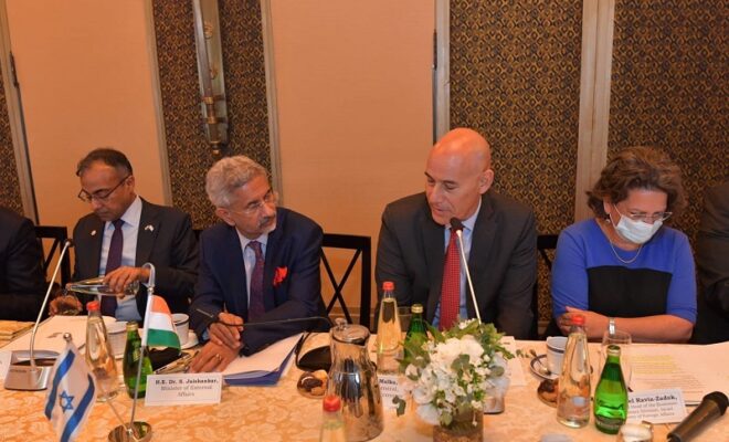 s jaishankar urges israeli businesses to look for investment opportunities in india