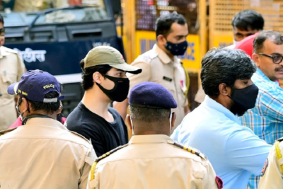 srks son aryan khan arrested along with 7 others in ncb mumbai cruise party raid