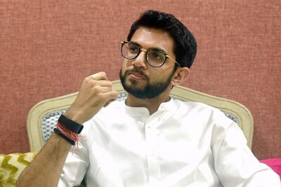 aditya thackeray comes down heavily on saffron party in up election campaigning