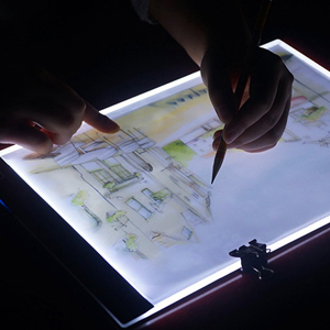 the amicivision led lighted drawing board