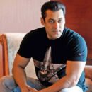 salman khan makes appeal to bombay high court on journalists phone snatching case