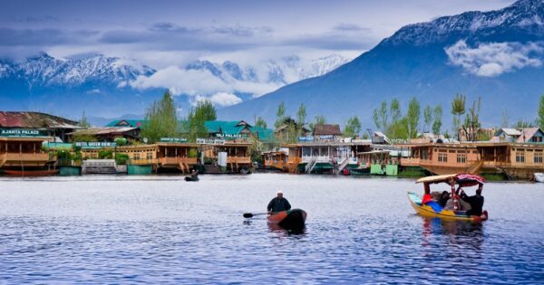 breaking records tourism to kashmir highest in 10 years