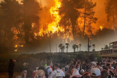 2500 tourists evacuated from greek islands as wildfires rage on