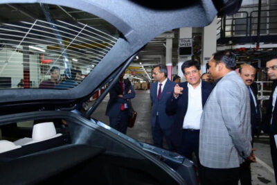 piyush goyal visits tesla's factory in us, elon musk apologies