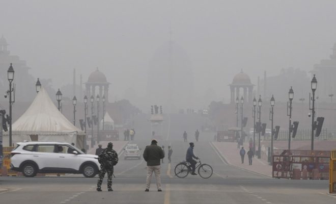 north india wakes up to a colder christmas, fog layer covers cities