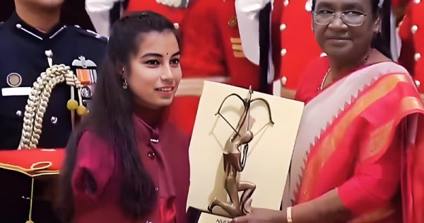 para archer sheetal devi receives arjuna award from president murmu