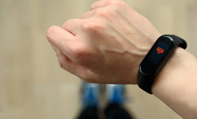 what are the pros and cons of wearable fitness trackers in india