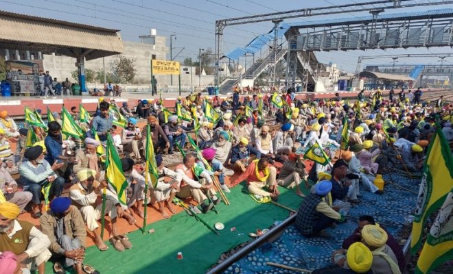 farmers protest 2,000 tractors and vehicles with 6 month food supplies