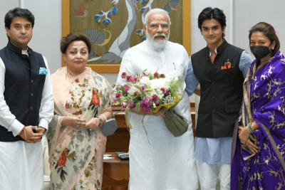 union minister jyotiraditya scindia's mother madhavi raje passes away (1)