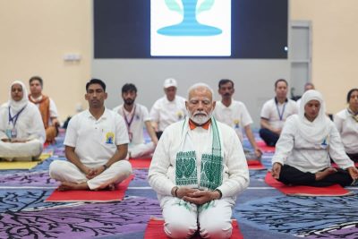 pm modi celebrates international yoga day in srinagar