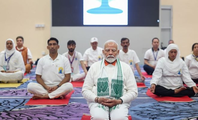 pm modi celebrates international yoga day in srinagar