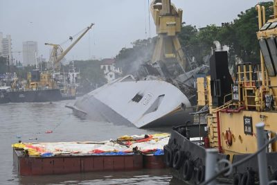 fire damages indian navy ship in mumbai