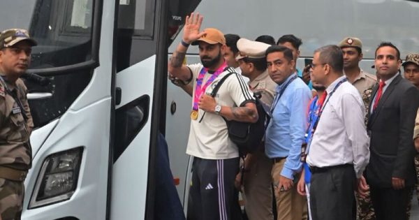 team india receives rousing welcome in delhi