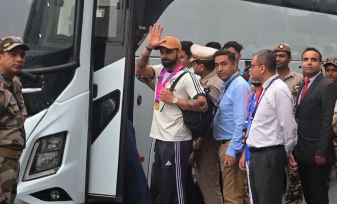 team india receives rousing welcome in delhi