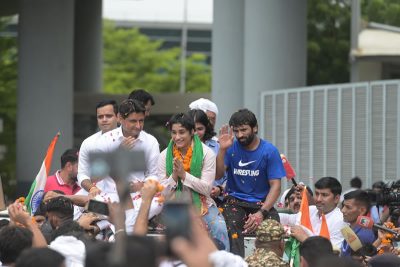 vinesh phogat arrives in delhi after paris olympics