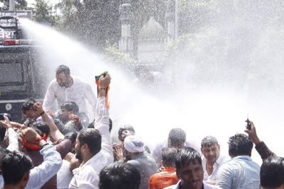 kerala police let the water cannons over bjp protesters against the waqf encroachment