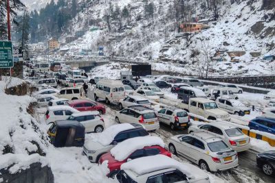 heavy snowfall affects himachal pradesh