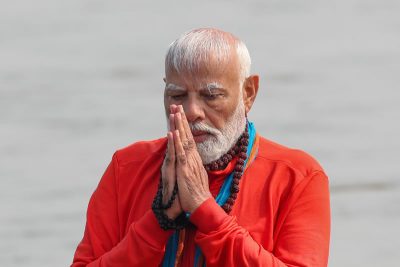 pm modi takes holy dip in sangam at maha kumbh as delhi goes to polls