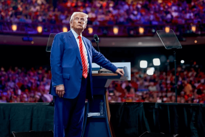 trump opposes apple's manufacturing