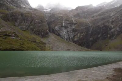 lake side view : hemkunth sahib
