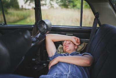can sleeping in a parked car with ac running