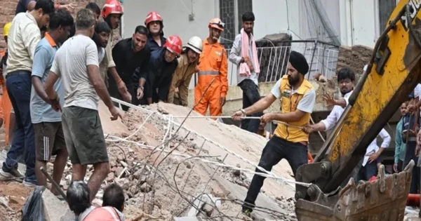 satya niketan pg collapse