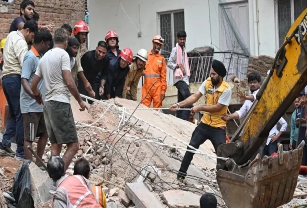 satya niketan pg collapse