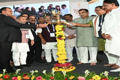 nitin gadkari unveils