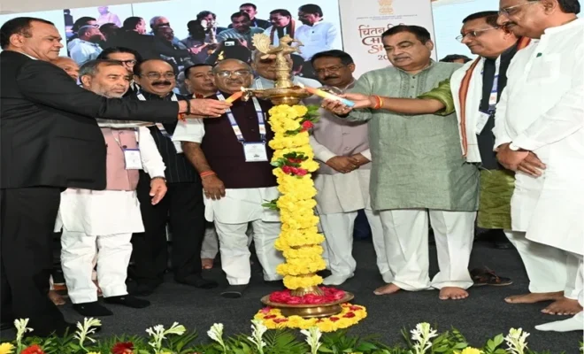nitin gadkari unveils